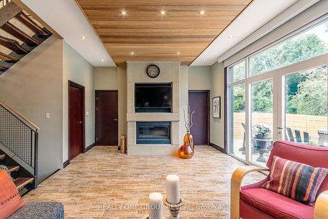 Photo 7 at 20 Gradwell Drive, Cliffcrest, Toronto