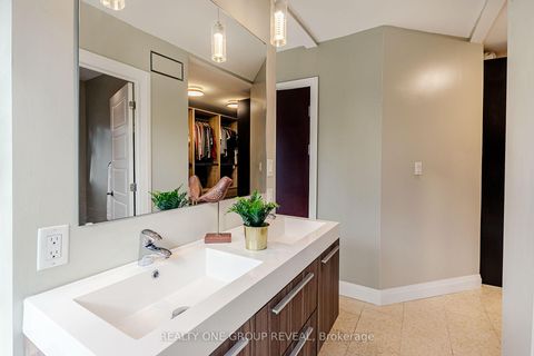 Photo 11 at 20 Gradwell Drive, Cliffcrest, Toronto