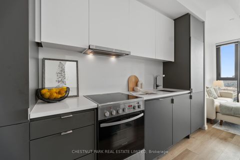 Photo 7 at 813 - 7 Smith Crescent, Queensway, Toronto