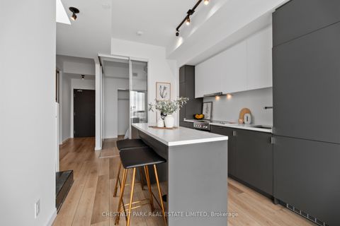 Photo 11 at 813 - 7 Smith Crescent, Queensway, Toronto