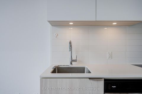 Photo 14 at 612 - 203 College Street, Chinatown, Toronto