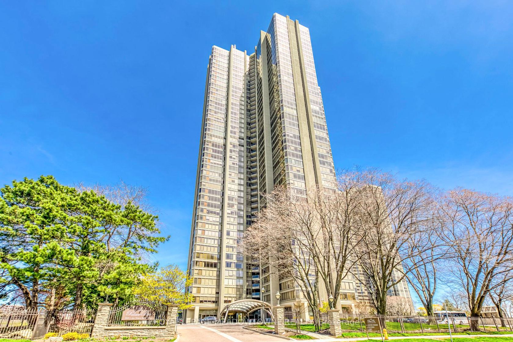 2011 - 2045 Lakeshore Boulevard W, Mimico, Toronto photo number 2