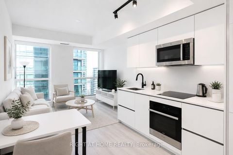 Photo 2 at 1505 - 327 King Street, Waterfront Communities C1, Toronto