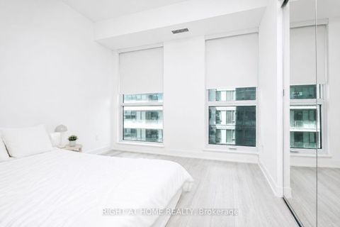 Photo 8 at 1505 - 327 King Street, Waterfront Communities C1, Toronto