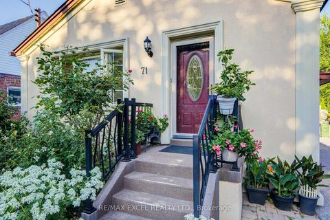 Photo 1 at 71 Vauxhall Drive, Dorset Park, Toronto