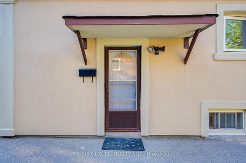 Photo 3 at 71 Vauxhall Drive, Dorset Park, Toronto