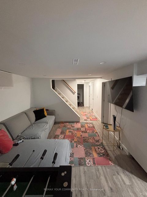 Photo 4 at 43 SOUTHMEAD Road, Birchmount, Toronto