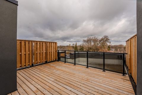 Photo 11 at 35 - 35 Birchcliff Avenue, Cliffside, Toronto
