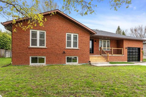 Photo 1 at 7 McKean Boulevard, Nottawa, Clearview