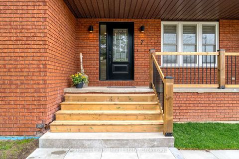 Photo 2 at 7 McKean Boulevard, Nottawa, Clearview