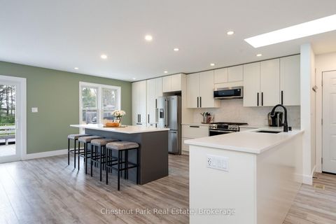 Photo 16 at 7 McKean Boulevard, Nottawa, Clearview