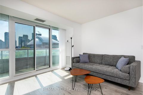 Photo 2 at 808 - 25 Lower Simcoe Street, Waterfront Communities C1, Toronto
