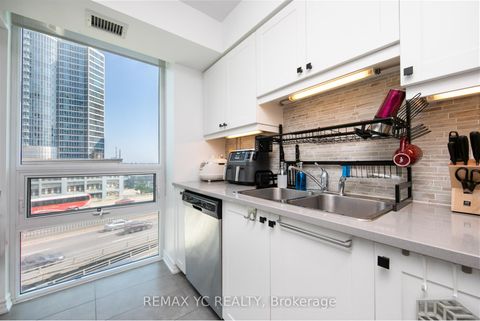 Photo 7 at 808 - 25 Lower Simcoe Street, Waterfront Communities C1, Toronto