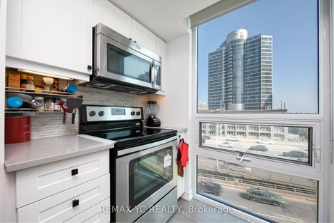 Photo 8 at 808 - 25 Lower Simcoe Street, Waterfront Communities C1, Toronto