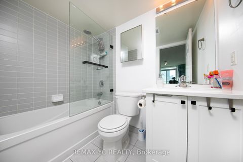 Photo 13 at 808 - 25 Lower Simcoe Street, Waterfront Communities C1, Toronto