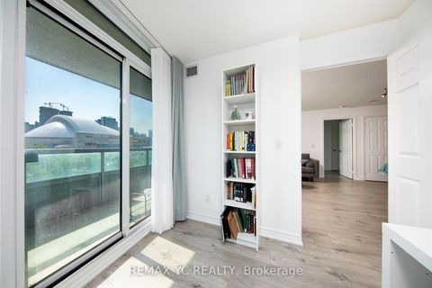 Photo 15 at 808 - 25 Lower Simcoe Street, Waterfront Communities C1, Toronto