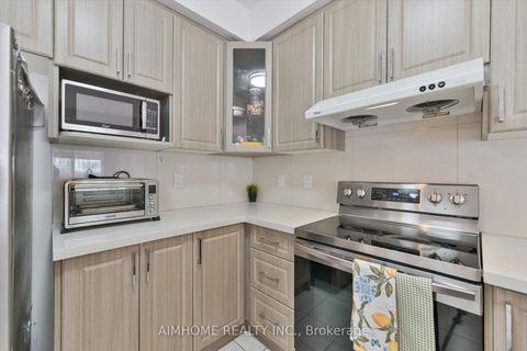 Photo 10 at 88 Dairy Drive, Birchmount, Toronto