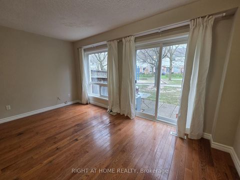 Photo 9 at 81 Northern Heights Drive, Langstaff, Richmond Hill
