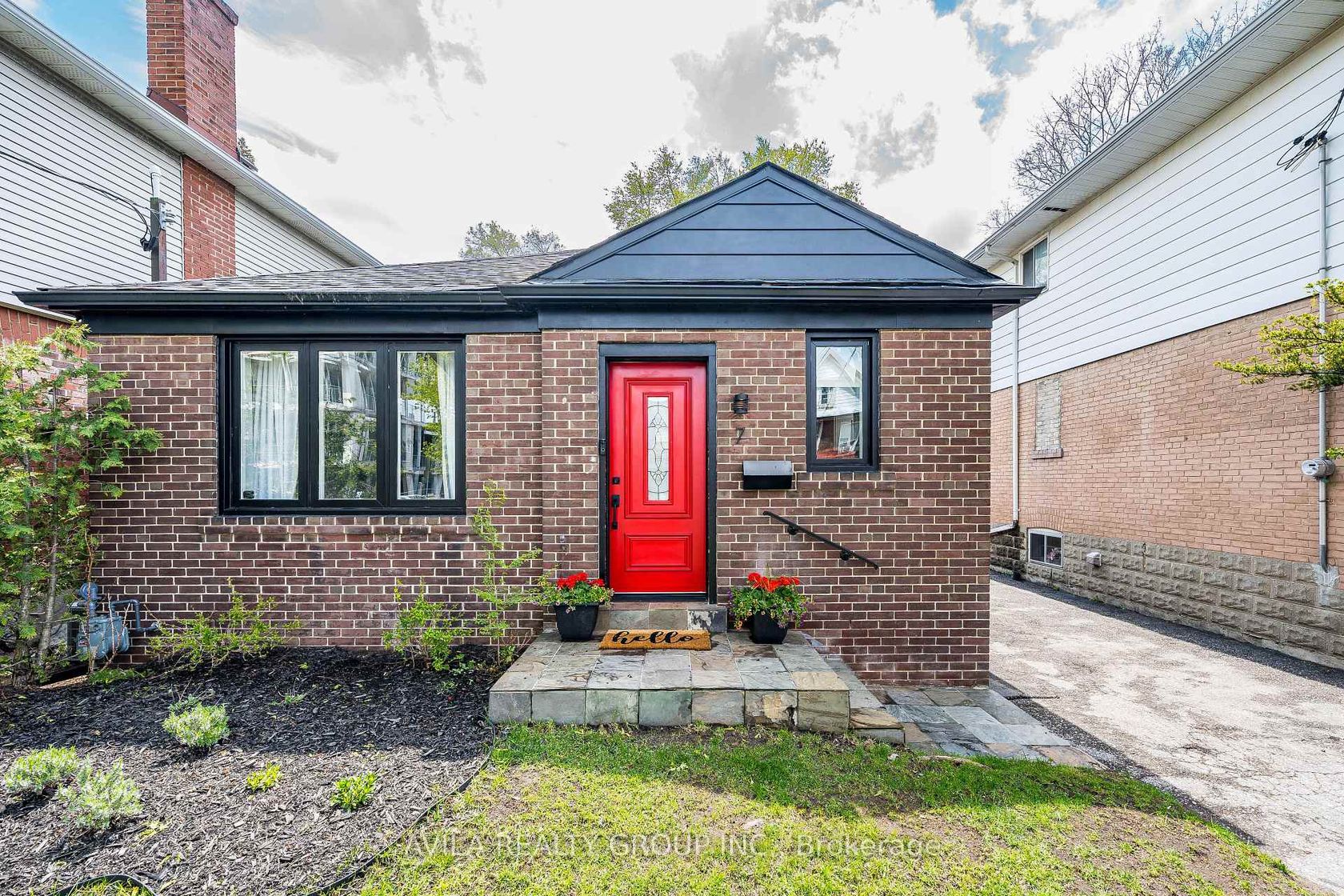 7 Edmund Avenue, Weston, Toronto photo number 2
