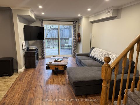 Photo 1 at 11 Quail Crescent, Ardagh, Barrie