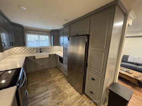 Photo 9 at 11 Quail Crescent, Ardagh, Barrie