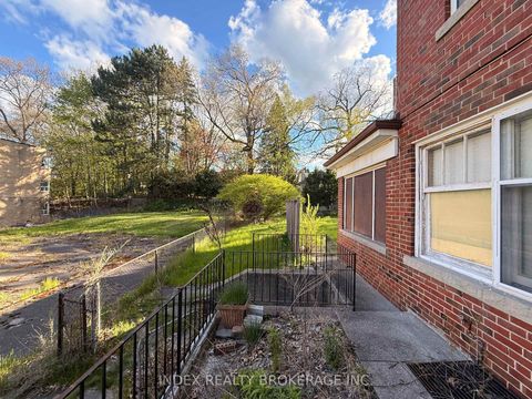 Photo 4 at 21 Anglesey Boulevard, Humber Valley, Toronto