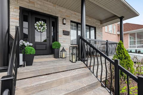 Photo 1 at 3 Amalfi Court, West Woodbridge, Vaughan