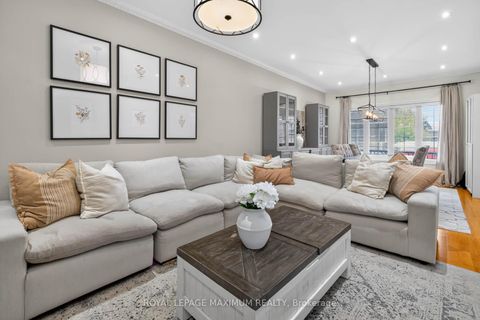 Photo 8 at 3 Amalfi Court, West Woodbridge, Vaughan