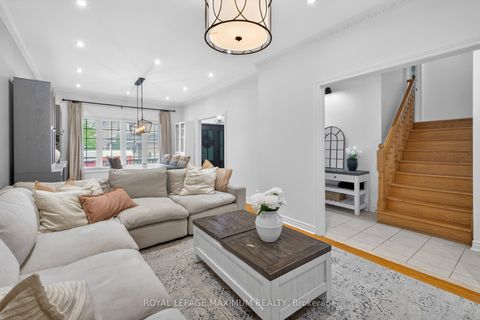 Photo 9 at 3 Amalfi Court, West Woodbridge, Vaughan