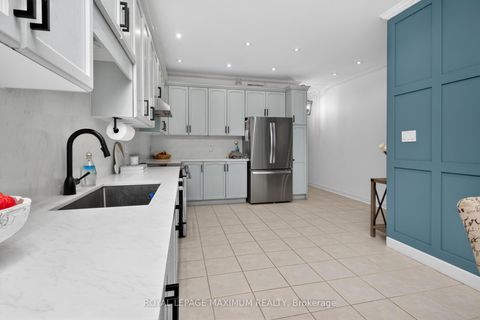 Photo 13 at 3 Amalfi Court, West Woodbridge, Vaughan