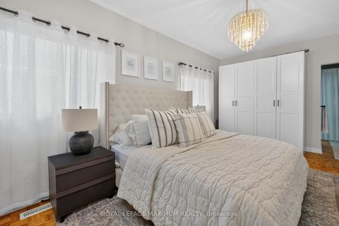 Photo 16 at 3 Amalfi Court, West Woodbridge, Vaughan