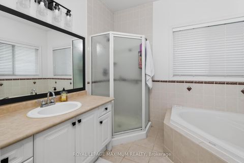 Photo 17 at 3 Amalfi Court, West Woodbridge, Vaughan