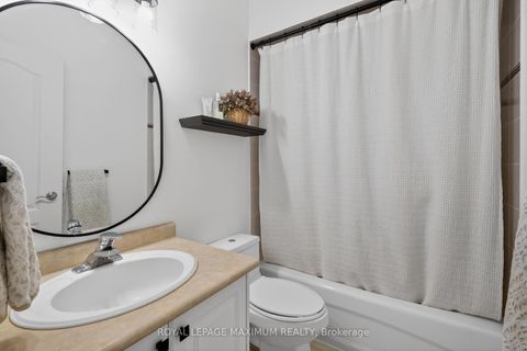 Photo 19 at 3 Amalfi Court, West Woodbridge, Vaughan