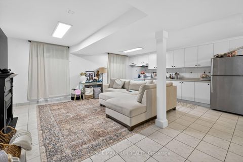 Photo 22 at 3 Amalfi Court, West Woodbridge, Vaughan