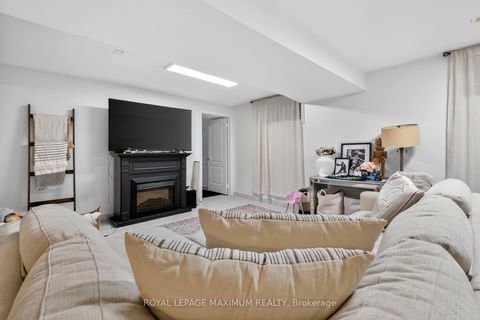 Photo 24 at 3 Amalfi Court, West Woodbridge, Vaughan