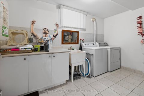 Photo 31 at 3 Amalfi Court, West Woodbridge, Vaughan