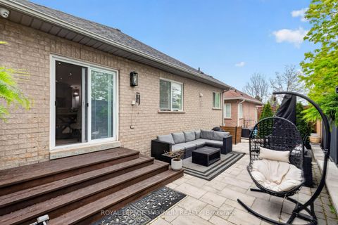 Photo 32 at 3 Amalfi Court, West Woodbridge, Vaughan