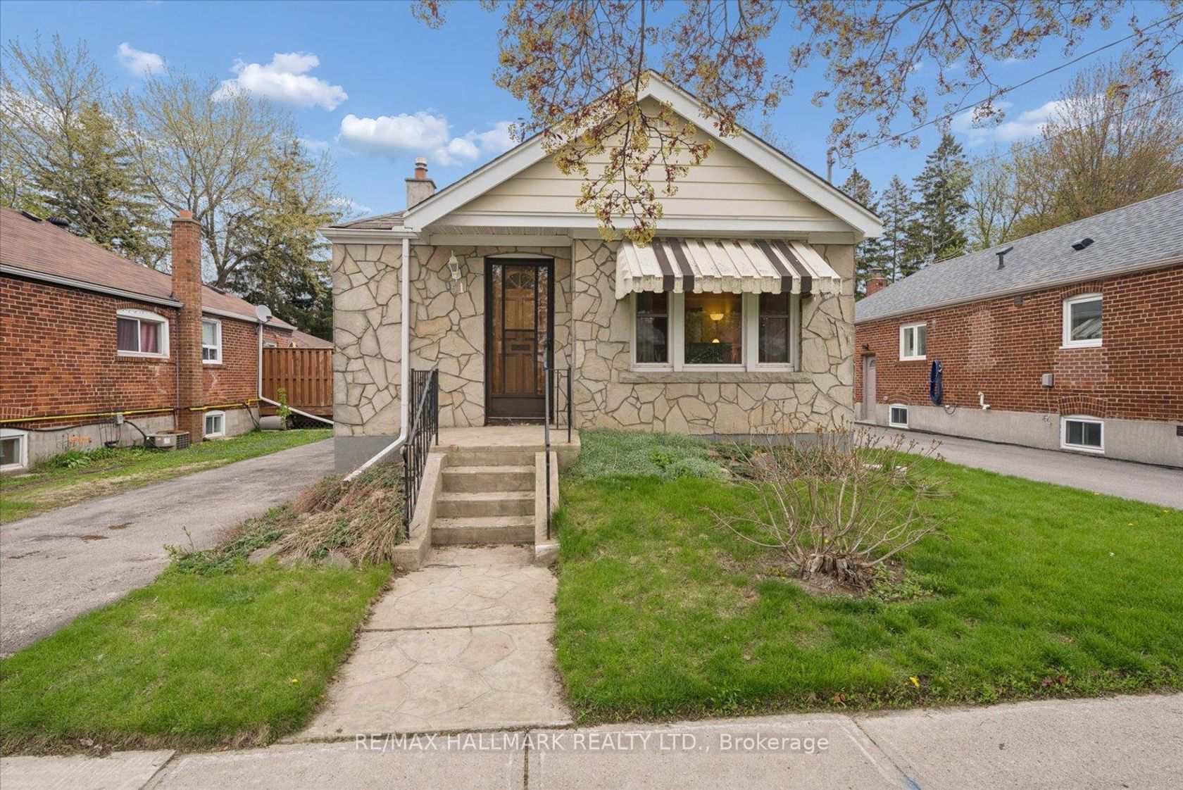 51 Bertha Avenue, Birchmount, Toronto photo 1
