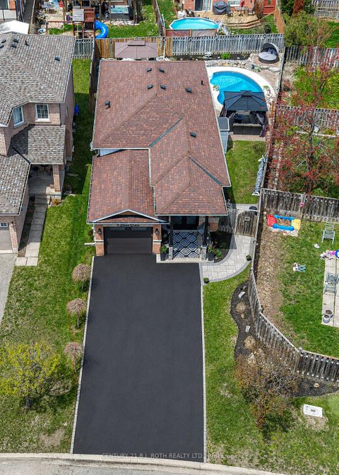 Photo 2 at 4 Lister Drive, Holly, Barrie