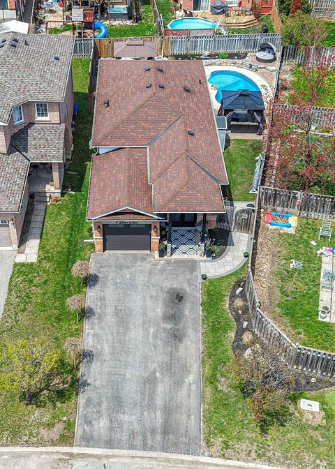 Photo 3 at 4 Lister Drive, Holly, Barrie