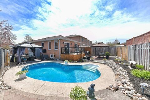 Photo 6 at 4 Lister Drive, Holly, Barrie