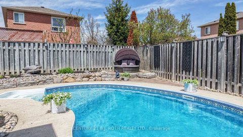 Photo 7 at 4 Lister Drive, Holly, Barrie