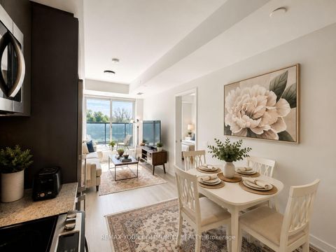 Photo 3 at 202W - 3 Rosewater Street, South Richvale, Richmond Hill