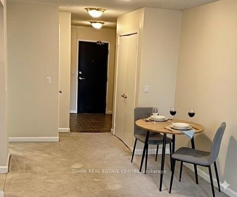 Photo 4 at 2116 - 8 Park Road, Moore Park, Toronto