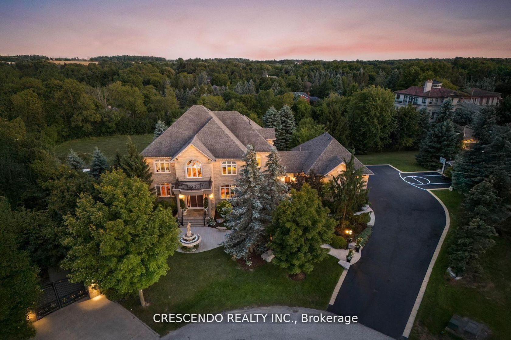 2 Prince Adam Court, King City, King photo 0