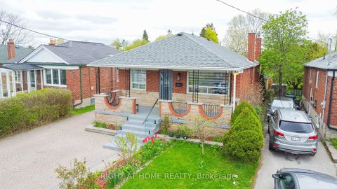 Photo 2 at 150 Tower Drive, Maryvale, Toronto