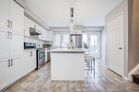 Photo 13 at 61 Burton Howard Drive, Bayview Northeast, Aurora