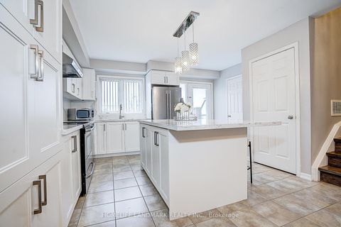 Photo 14 at 61 Burton Howard Drive, Bayview Northeast, Aurora