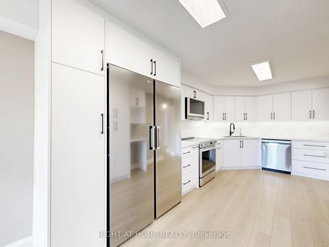 Photo 9 at 402 - 1 Clark Avenue W, Yorkhill, Vaughan