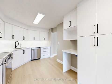 Photo 13 at 402 - 1 Clark Avenue W, Yorkhill, Vaughan